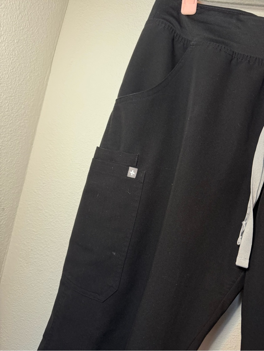 Figs Black Kade Straight-Leg Scrub Pants with Gray Drawstring Petite - Picture 3 of 7